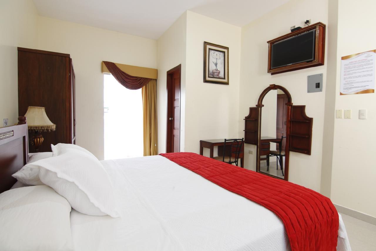 Hotel Versailles Internacional Гуаякиль Экстерьер фото