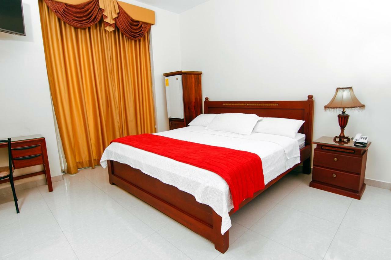 Hotel Versailles Internacional Гуаякиль Экстерьер фото